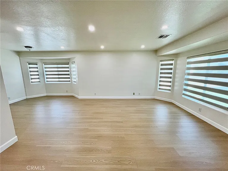 759 E Avenue J6 — Photo 8