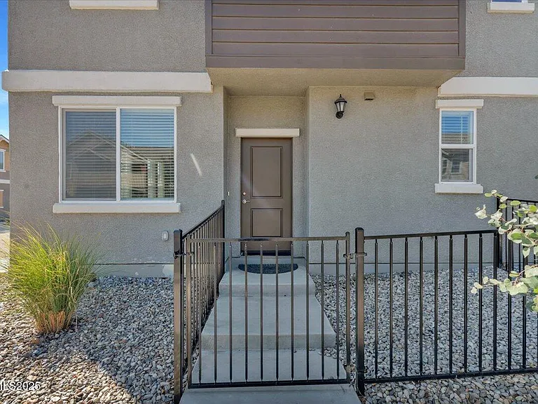 916 Garden Ct — Photo 6
