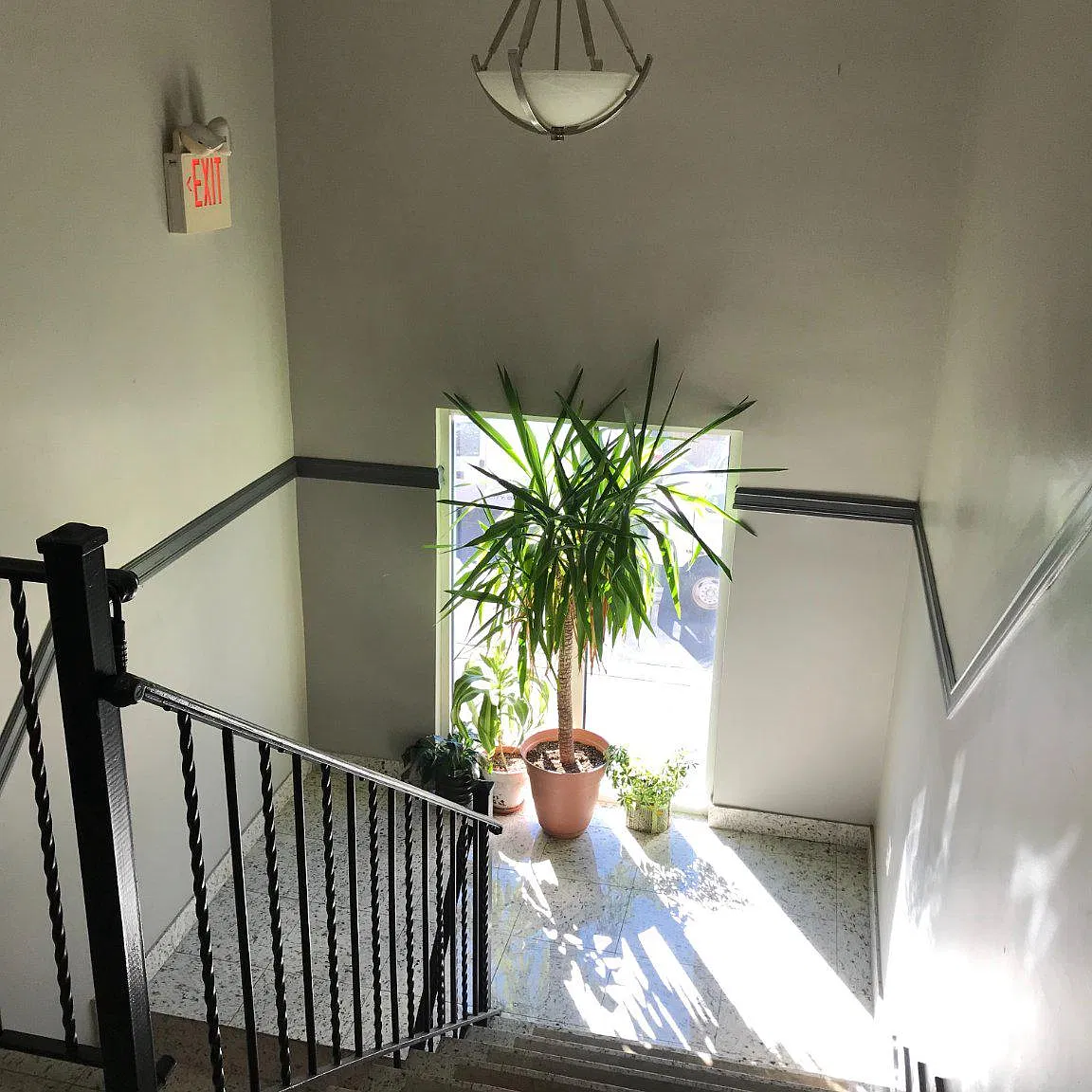 1 bed, 1.0 bath, 16107 sqft, $1,975 — Photo 3