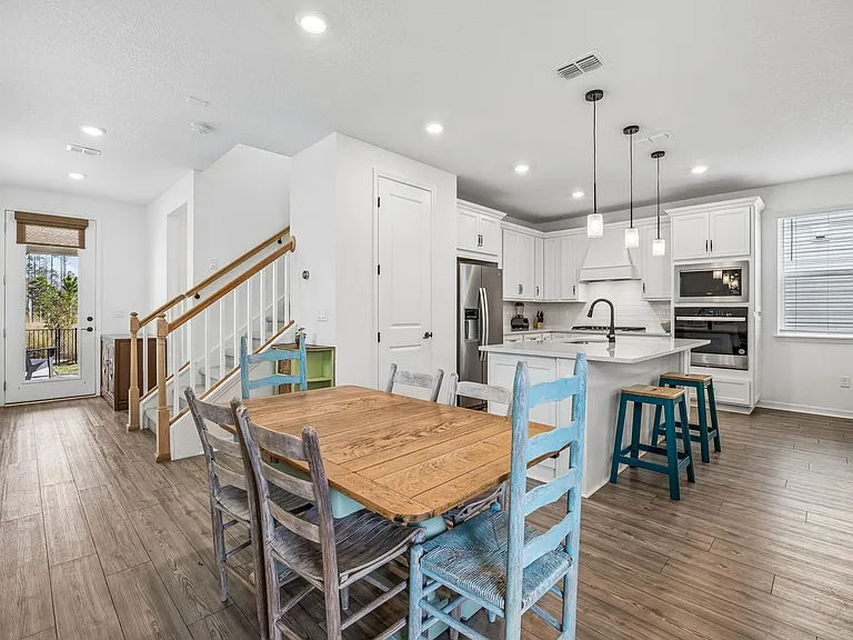 236 Hawthorn Park Cir — Photo 8