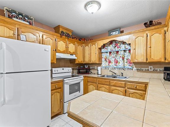 5th image of 631 Toppenish St