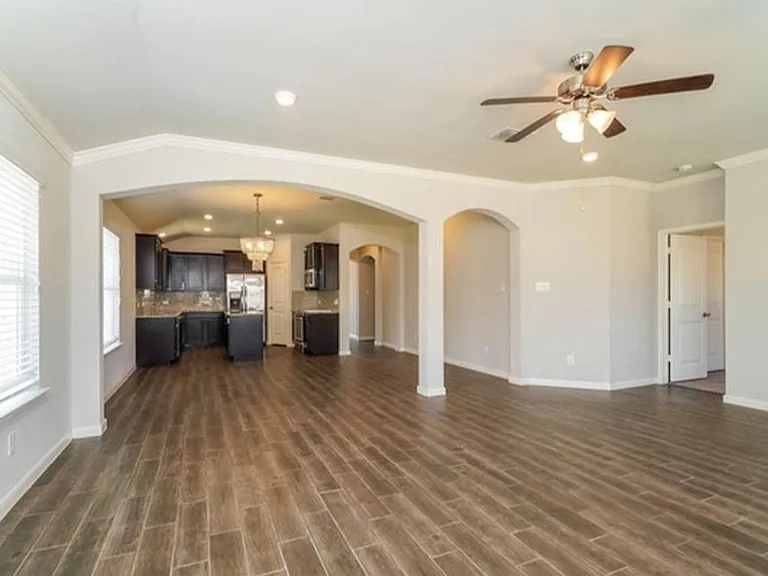 945 Cypress Ml — Photo 2