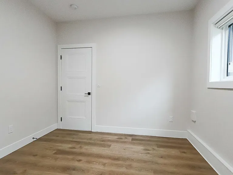 16792 18b Ave #1 — Photo 15
