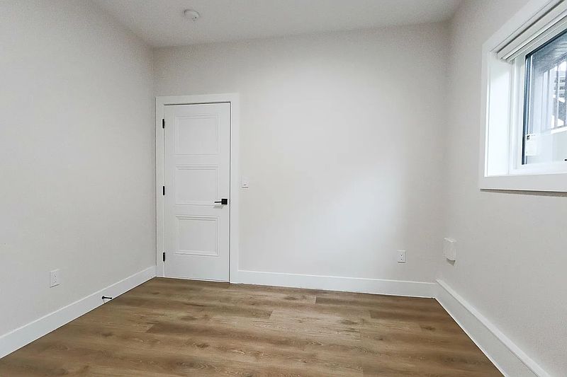 Surrey Apartment for rent - 2 Bedrooms — photo 10