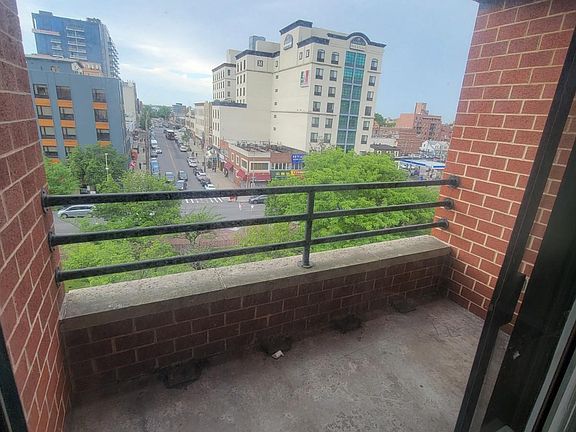 4th image of 13614 Northern Blvd APT 6D