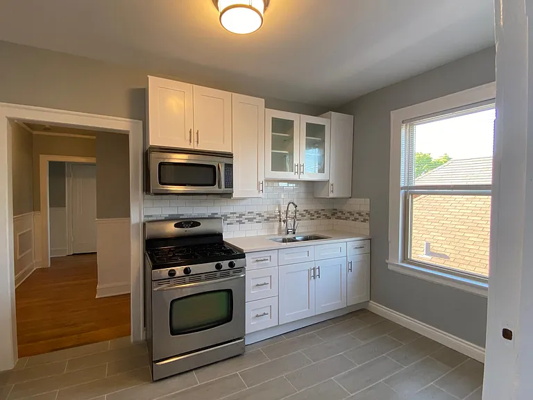 1706 N Narragansett Ave #205 — Photo 5