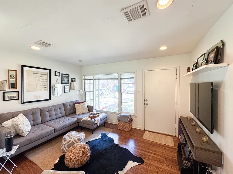 2203 Arpdale St — Photo 3