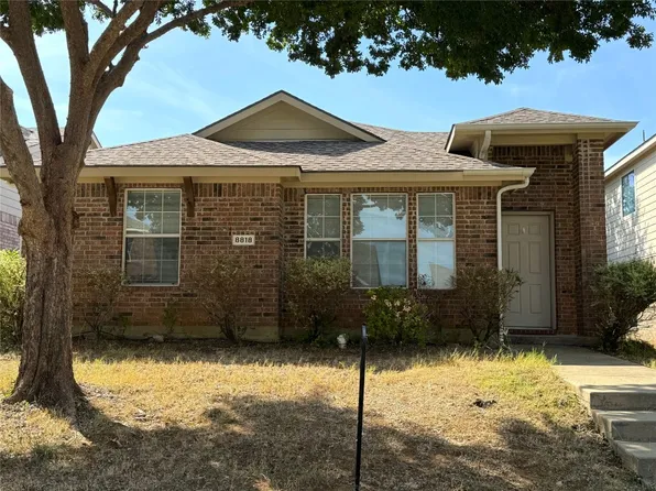8818 Tucker St, Aubrey, TX 76227