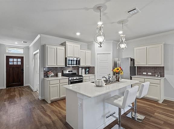 4th image of 7616 Parkview Dr