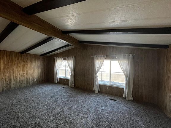 4th image of 622 Riverfront Dr