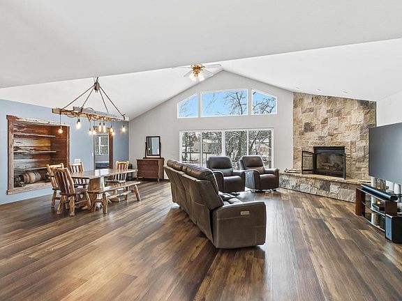 3rd image of 831 Island Court