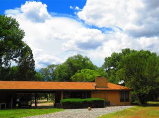 22 Pajarito Loop, Santa Fe, NM 87506