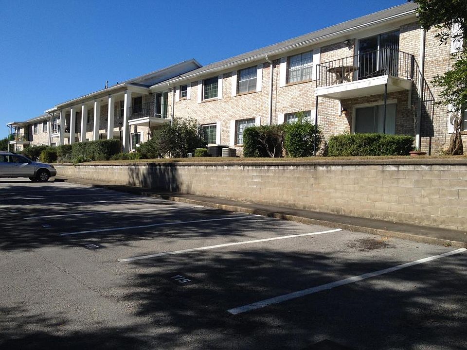 1st image of 107 Country Club Dr #107
