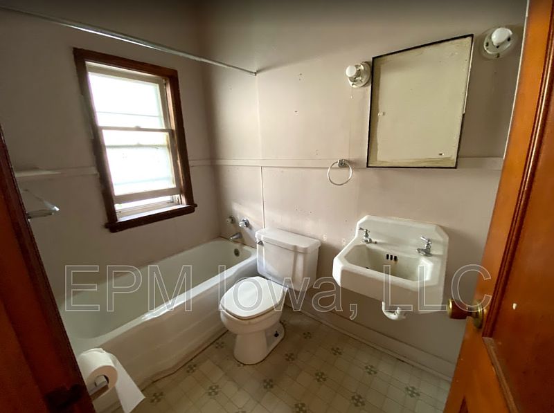 1st image of 101 N Railroad St #1N