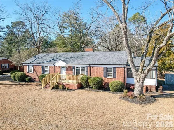 2228 W Market St, Cheraw, SC 29520