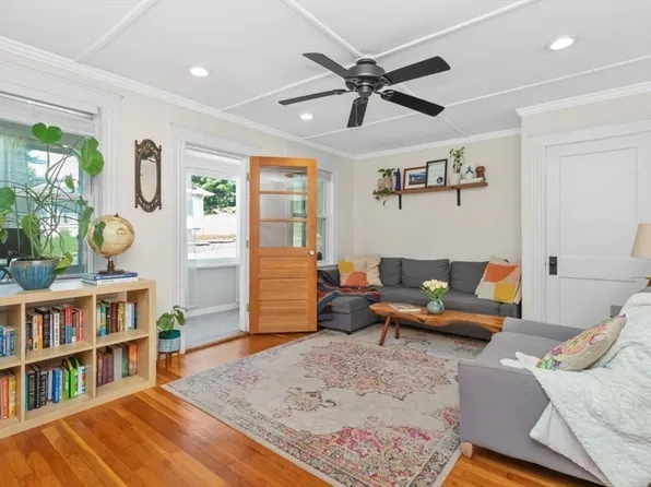 107 Lexington St #1, Watertown, MA 02472