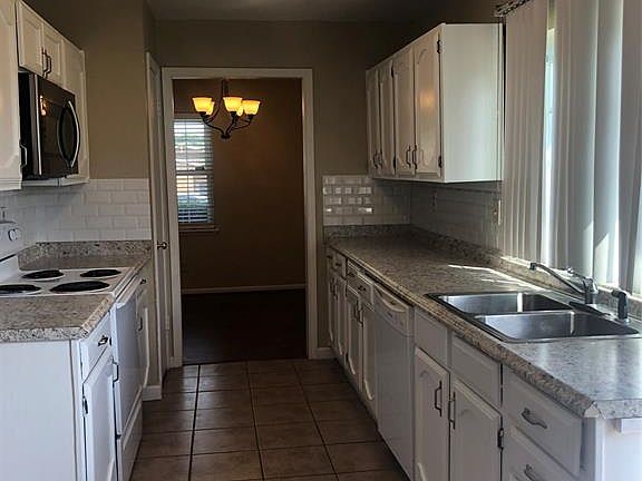 4th image of 640 Priscilla Ln