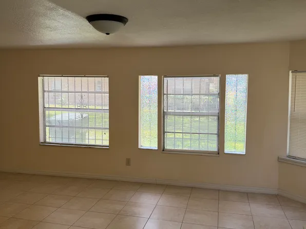 3423 E Lambright St, Tampa, FL 33610