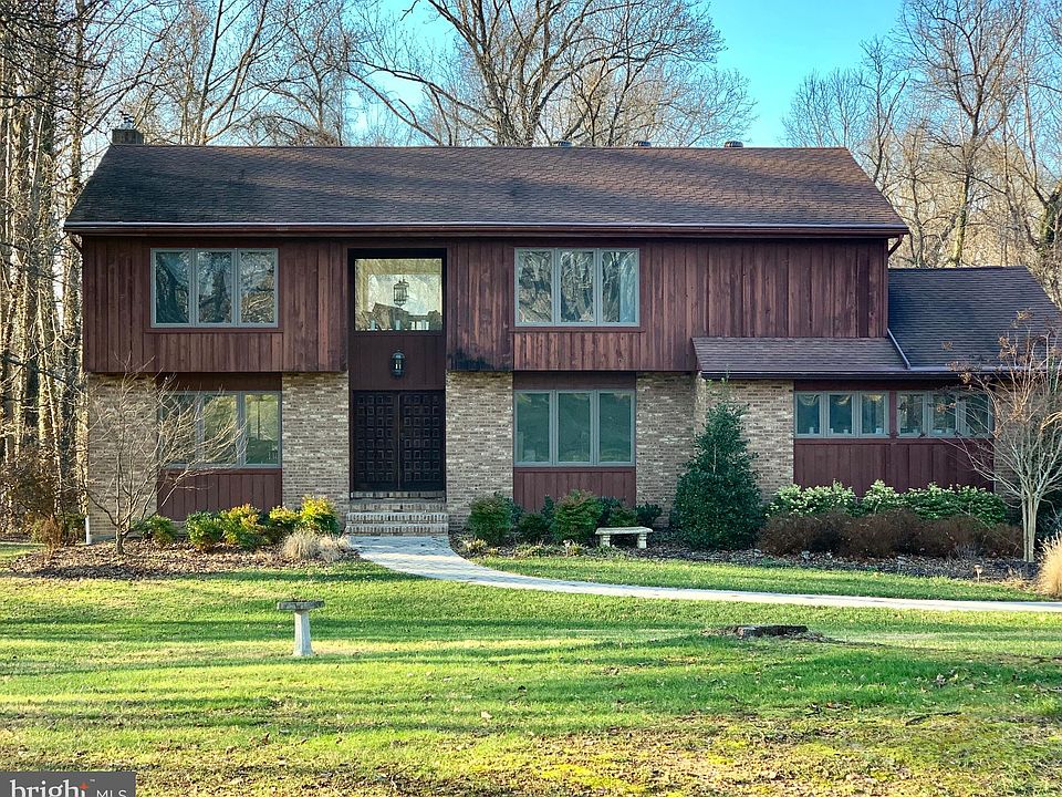 1st image of 343 Bantry Ct