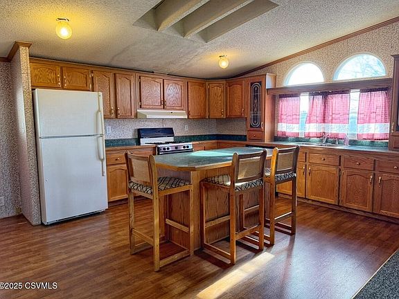 3rd image of 327 Orchard Dr