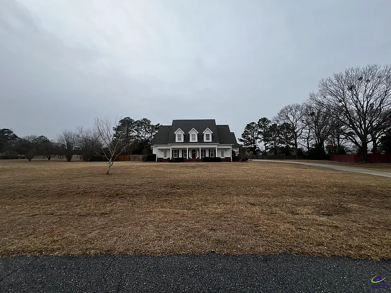 104 Jennifer Ln — Photo 2