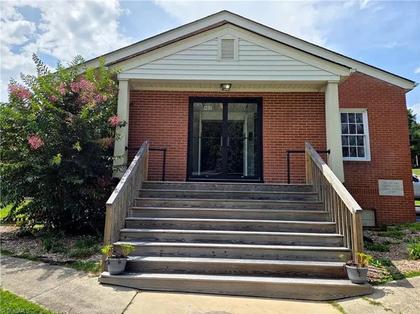 402 Worth St, Mount Airy, NC 27030