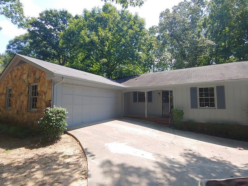 1st image of 2306 Hidden Ln