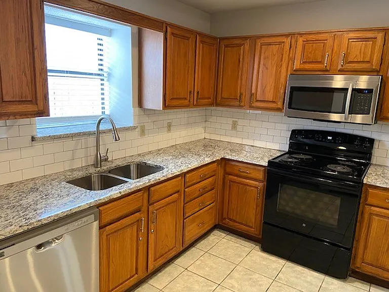 2303 Markland St — Photo 18