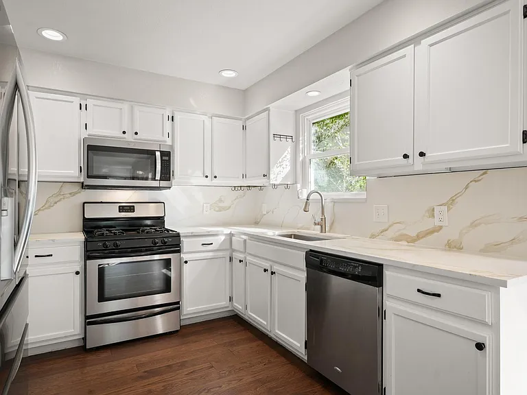 17841 Park Valley Dr — Photo 4