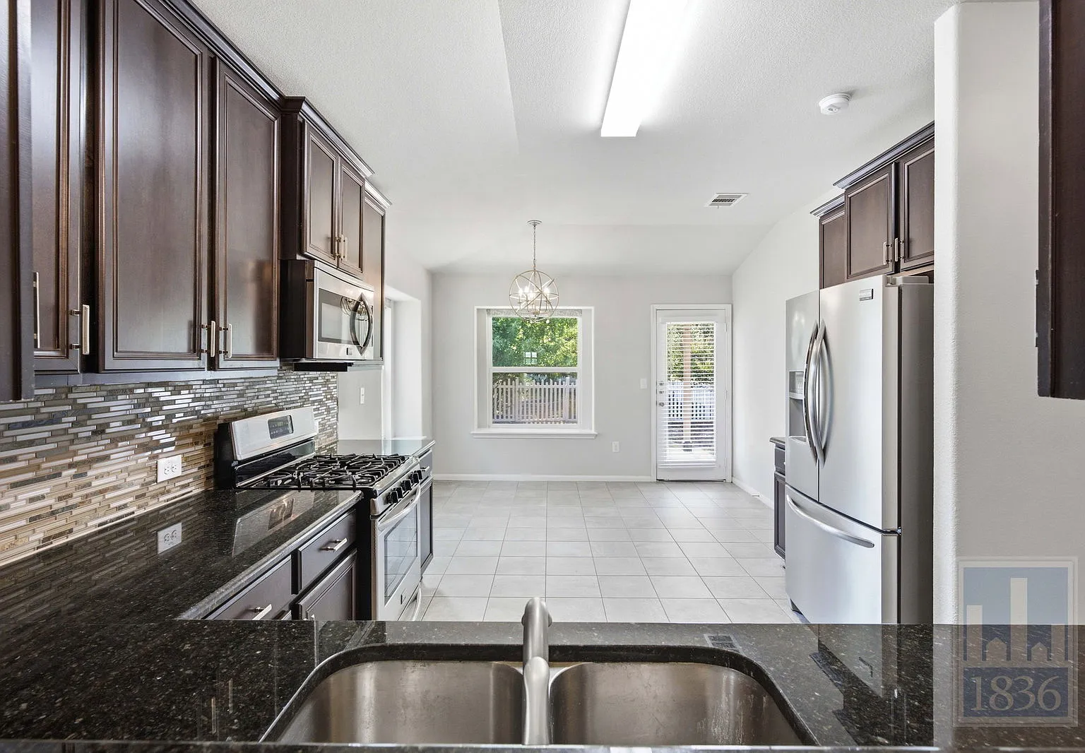 3 bed, 2.0 bath, 1415 sqft, $2,000 — Photo 4