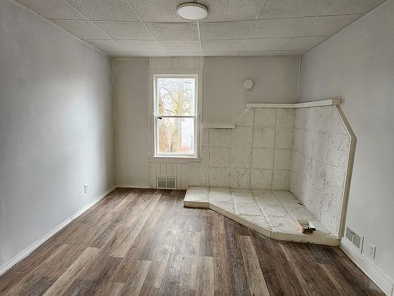 3rd image of 383 Shirley Ave