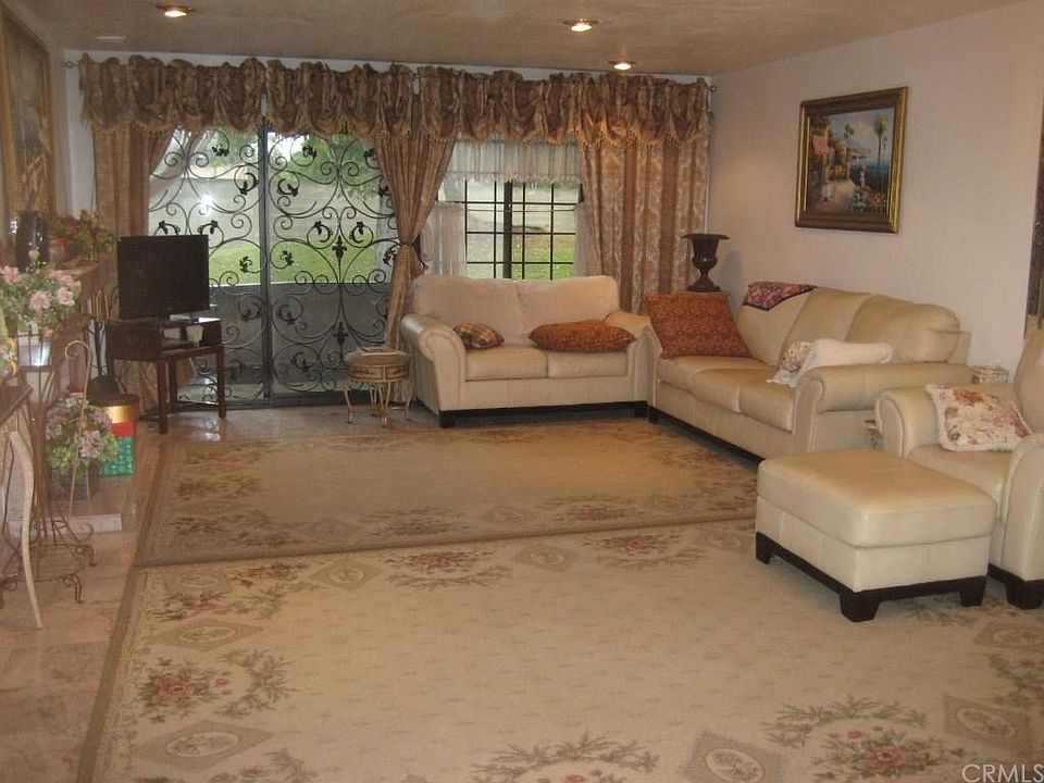 1st image of 3613 Redwood Ln #40