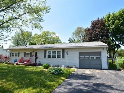 41 Authors Ave, Henrietta, NY, 14467