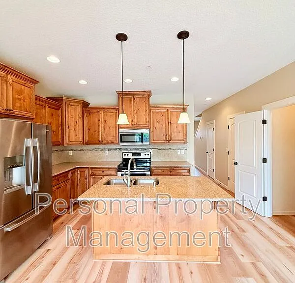 219 N 33rd Ct — Photo 1