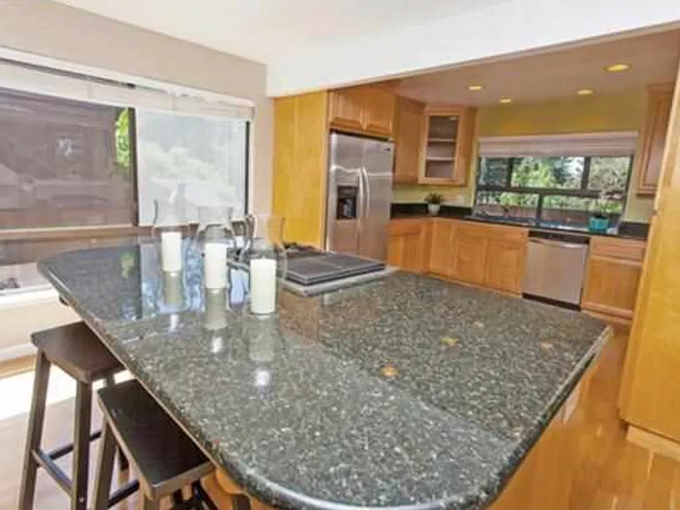 2269 Mastlands Dr — Photo 9