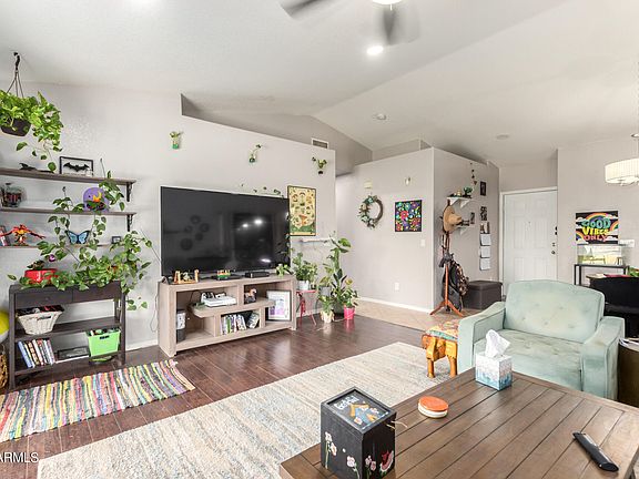3rd image of 16194 W Jefferson Street