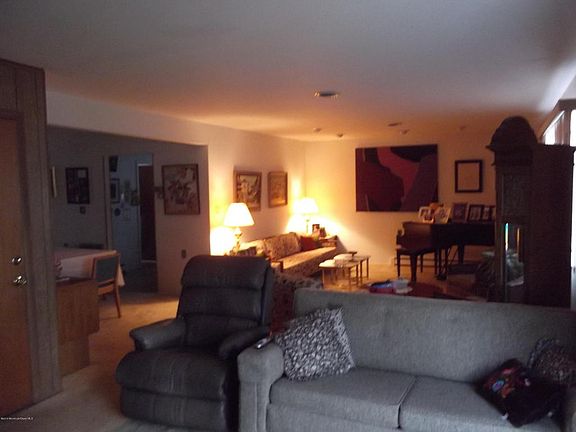 2nd image of 108 Bananier Dr
