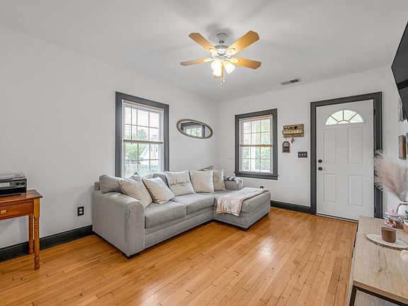 4th image of 1402 Suncrest Ave