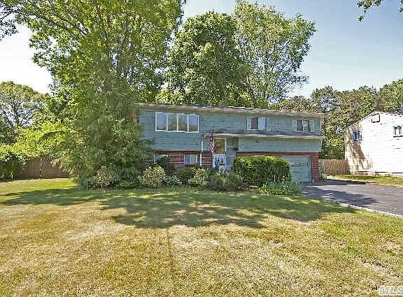 3rd image of 108 E Oakdale St