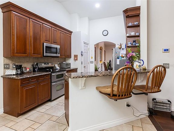 2nd image of 1026 E Lake Shore Blvd