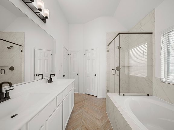 Owner s bath with dual sinks