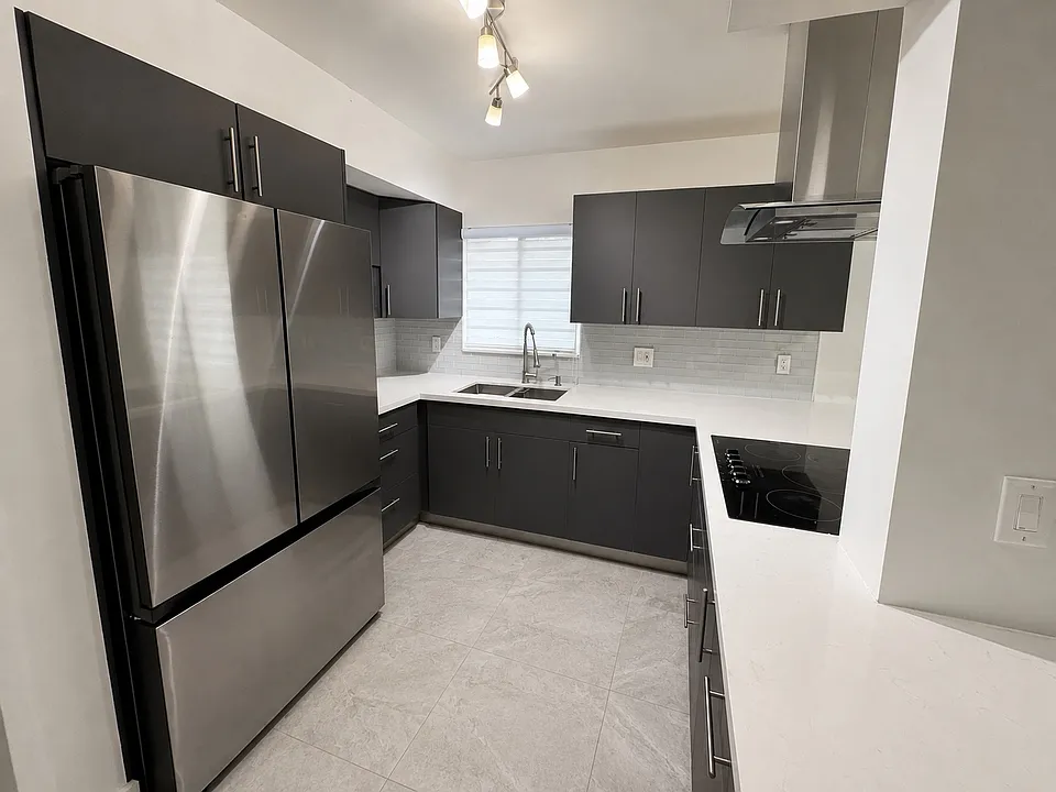 6235 SW Kendale Lakes Cir #140
