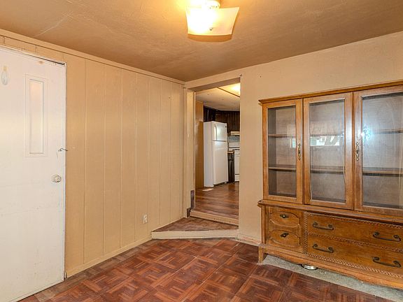5th image of 204 Regina Dr