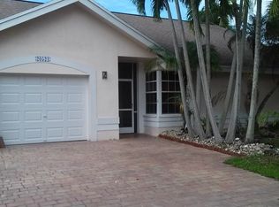 20521 NW 8th St, Pembroke Pines, FL 33029
