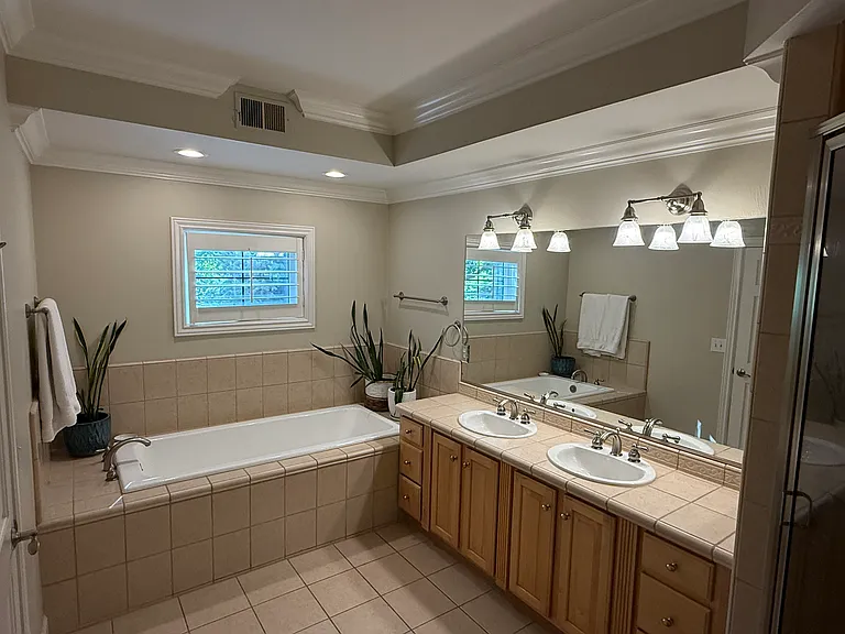 5005 N Edgewood Dr #105 — Photo 5