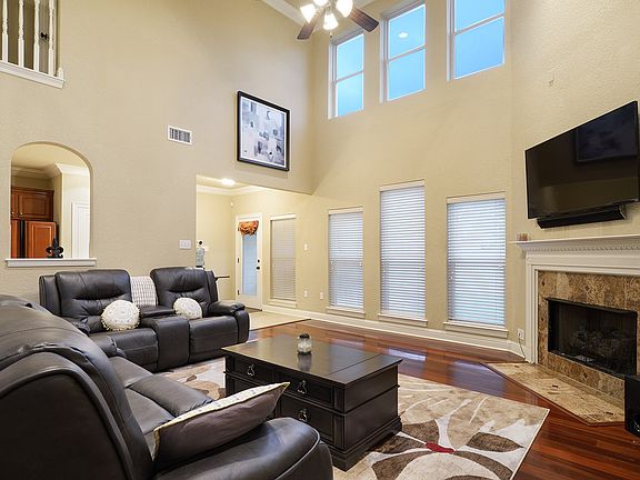 4th image of 12195 Villa Park Dr