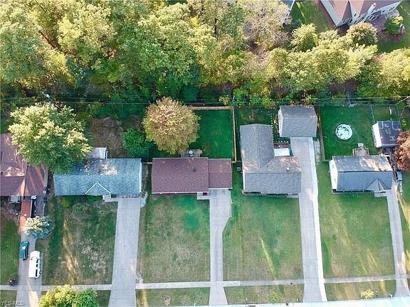 4th image of 17910 Ash Dr