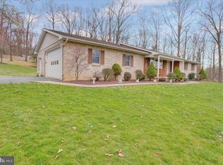 32 Weavers Rd, Fleetwood, PA 19522