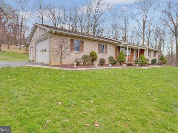 32 Weavers Rd, Fleetwood, PA 19522