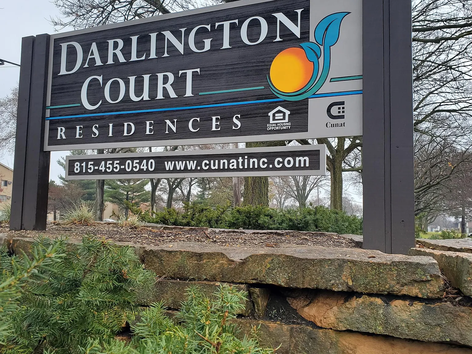 Darlington Court Apartments — Photo 1